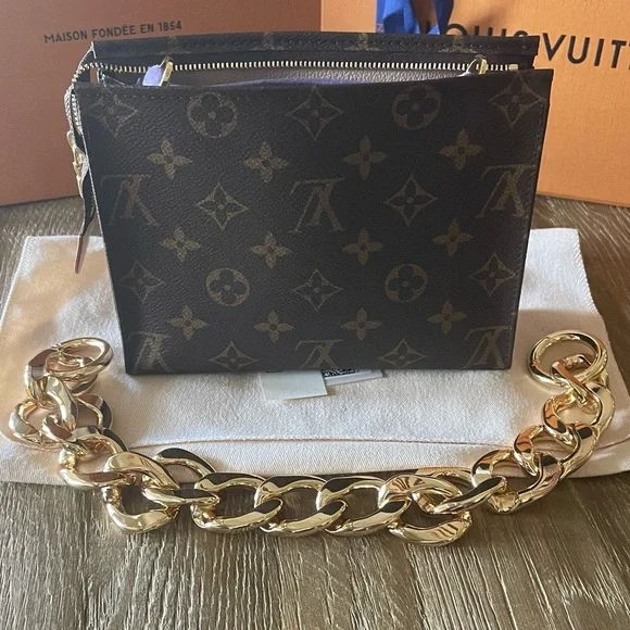 Classic Louis Vuitton Toiletry 19 - Picture 9 of 11